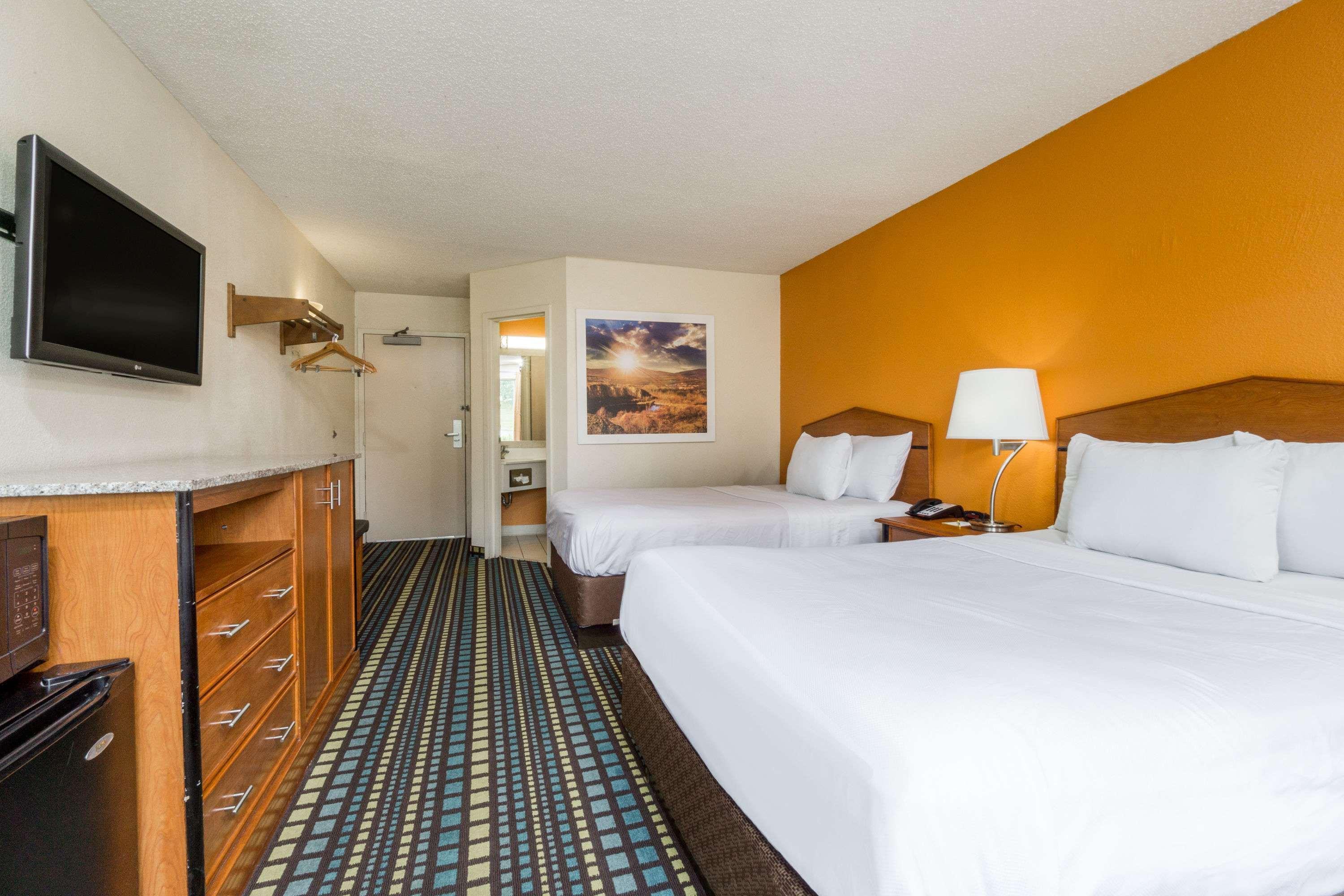 Days Inn By Wyndham Florence Cincinnati Area Buitenkant foto